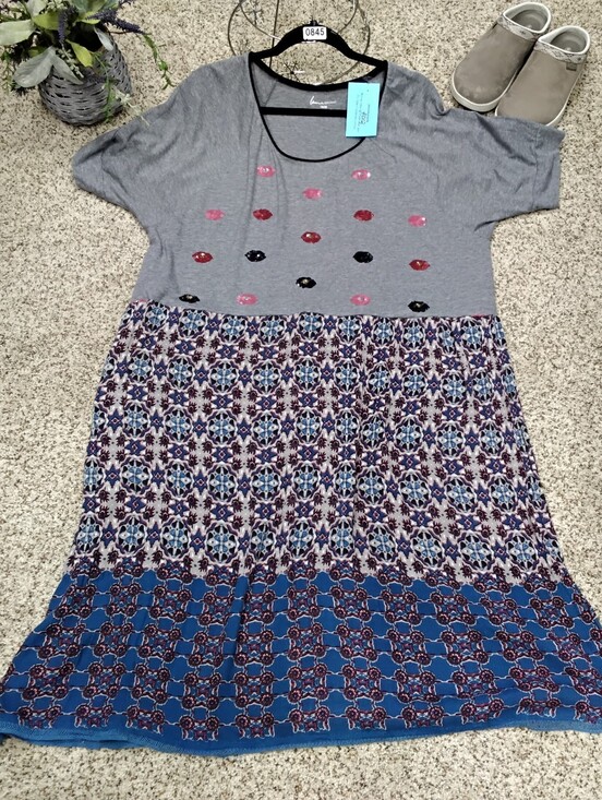 Lane Bryant Dresses & Skirts - 4012 Size 18/20 Lane Bryant Gray & Blue Patterned Dress with Lip Appliqués